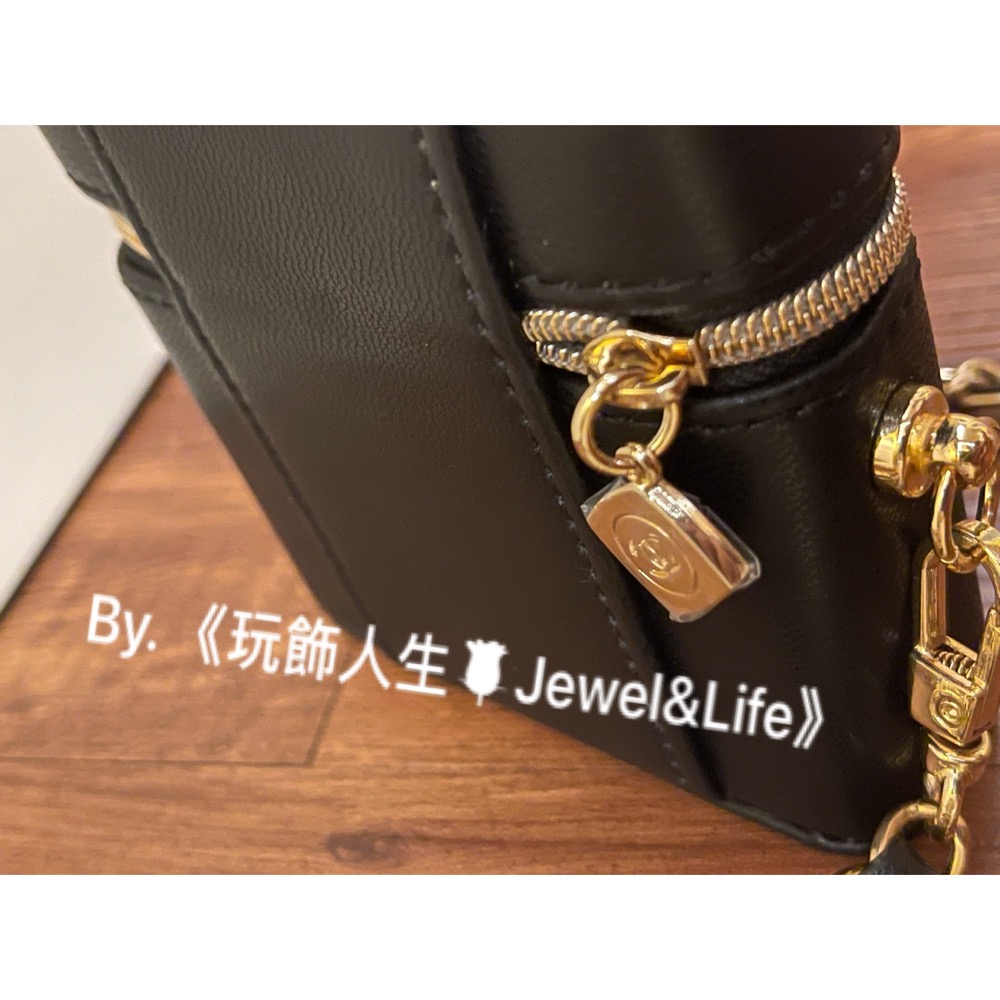 Chanel 品牌VIP經典贈品MAKE UP系列💯 超美 黑色 金扣 改造口紅包 硬包 小廢包 斜背包-細節圖6