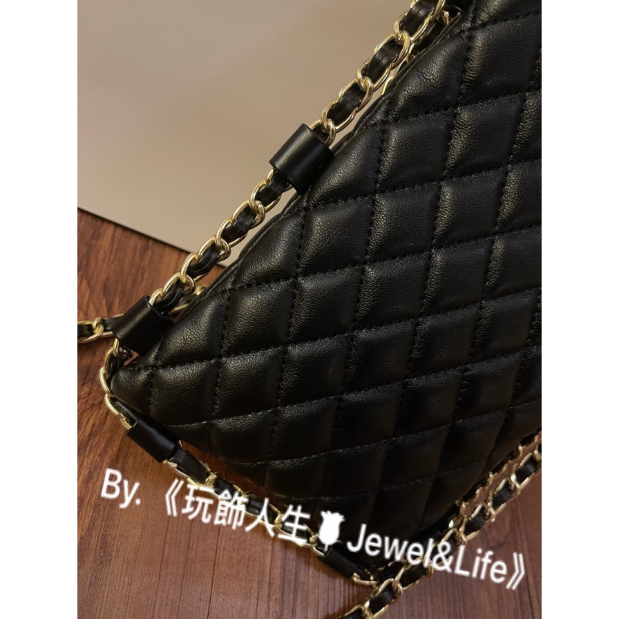 品牌VIP經典贈品MAKE UP系列💯 超美 黑色皮穿鍊 Chanel 金扣 斜背包 手機包 小廢包 斜背包 鏈帶包-細節圖3