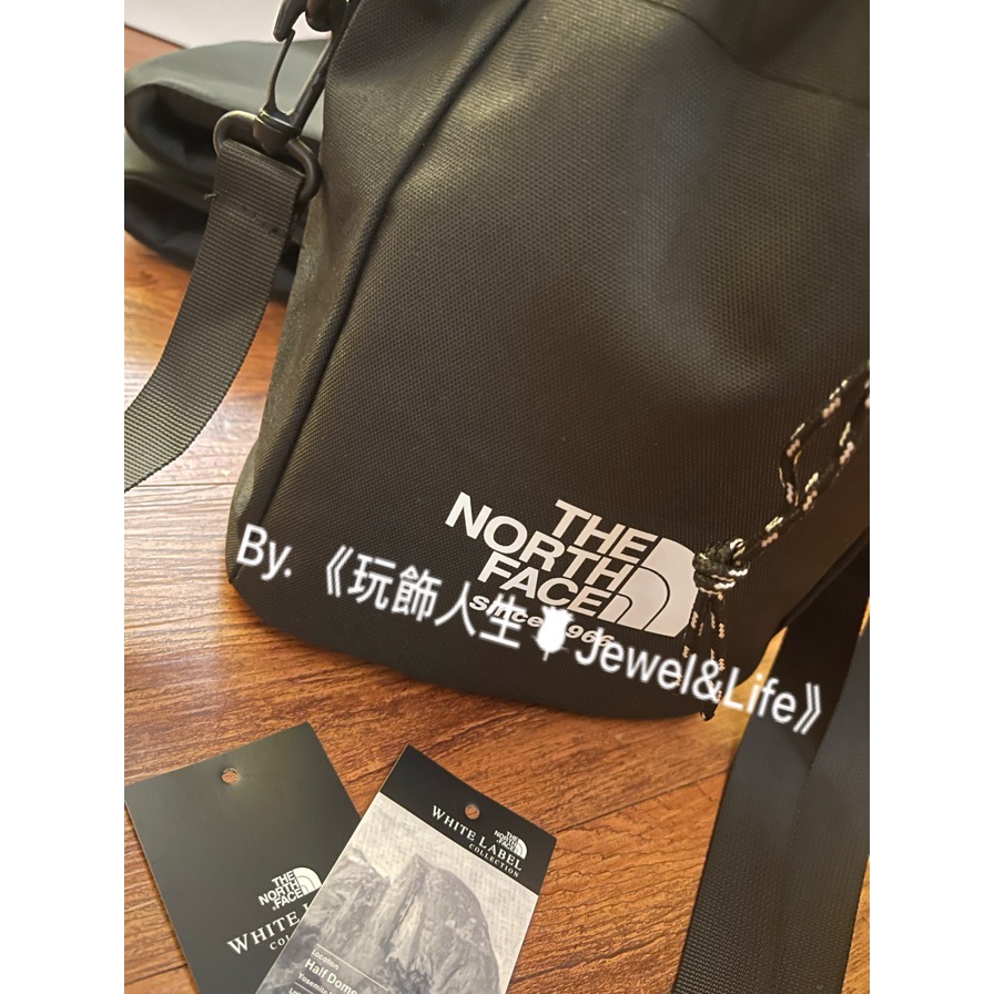 品牌VIP經典贈品系列💯THE NORTH FACE 1966 黑色 尼龍防潑水材質 手提 斜背 兩用 抽繩 水桶包-細節圖2