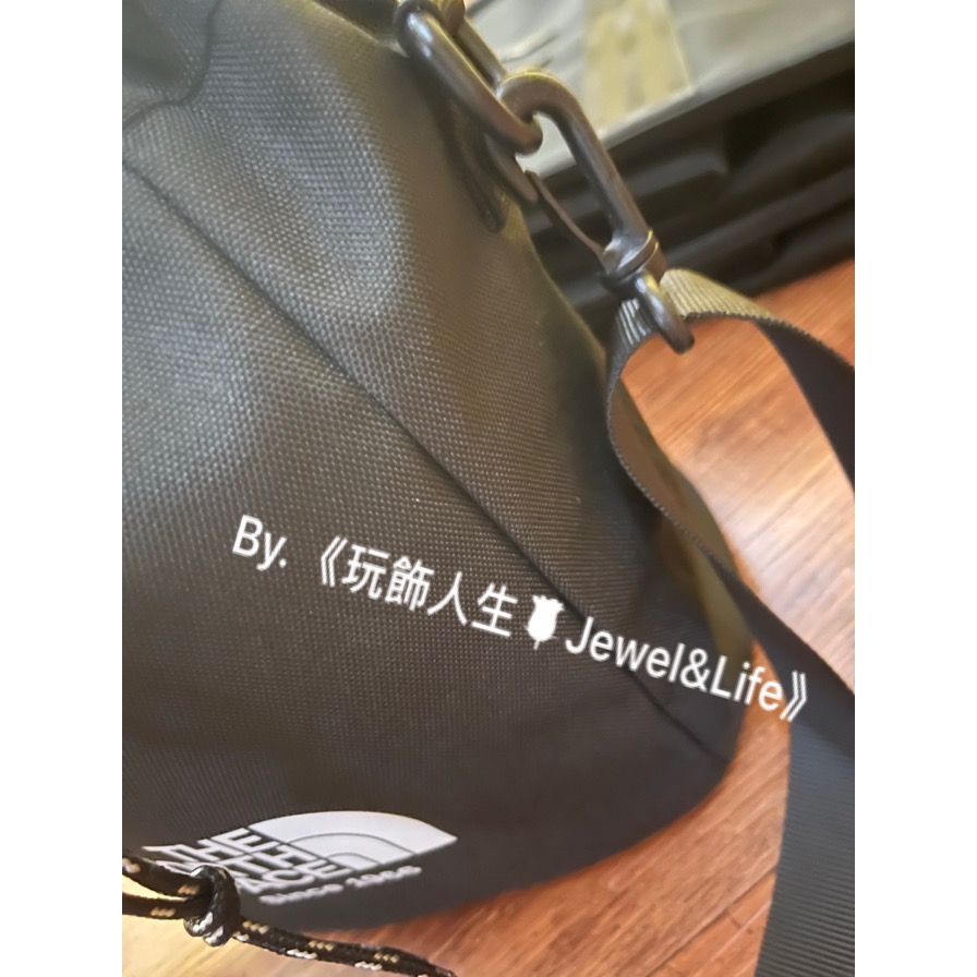 品牌VIP經典贈品系列💯THE NORTH FACE 1966 黑色 尼龍防潑水材質 手提 斜背 兩用 抽繩 水桶包-細節圖7