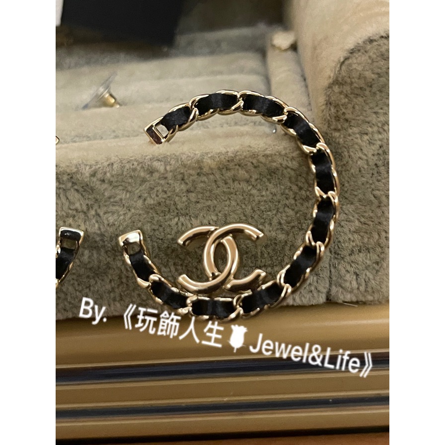 品牌經典💯 基本款 超美 大C圈 半圓 雙C 黑色皮革 Chanel 皮穿鍊 淡金色 二手 造型 耳環-細節圖4