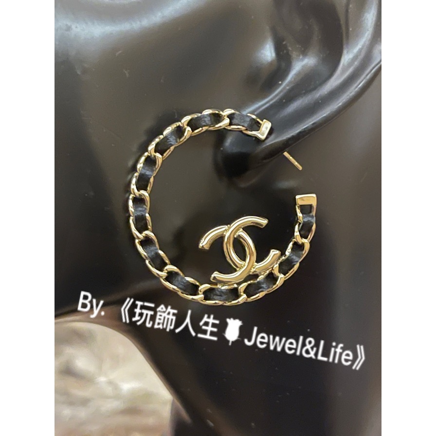 品牌經典💯 基本款 超美 大C圈 半圓 雙C 黑色皮革 Chanel 皮穿鍊 淡金色 二手 造型 耳環-細節圖7