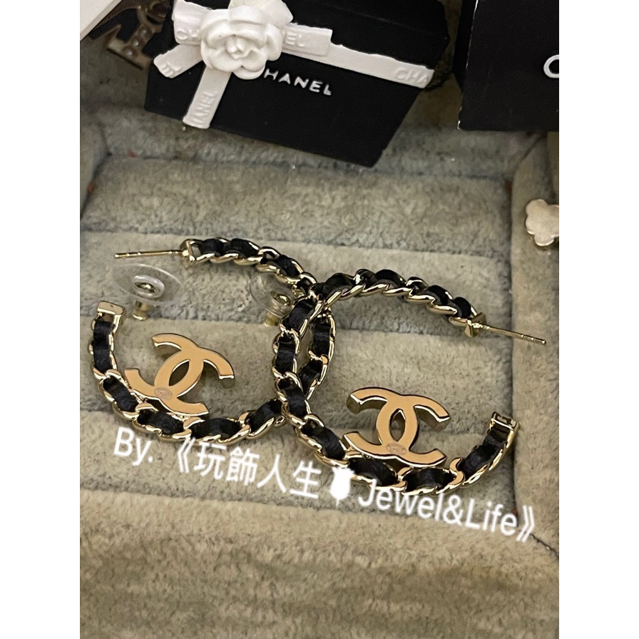 品牌經典💯 基本款 超美 大C圈 半圓 雙C 黑色皮革 Chanel 皮穿鍊 淡金色 二手 造型 耳環-細節圖9