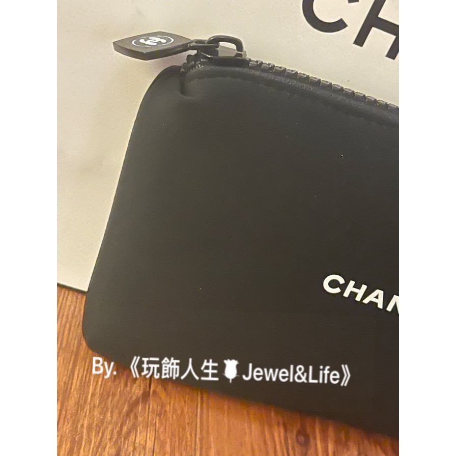 品牌VIP經典BEAUTE系列💯 超美 輕便 雙C Chanel 字母LOGO 粗拉鏈 太空棉防潑水材質 素面 化妝包-細節圖2