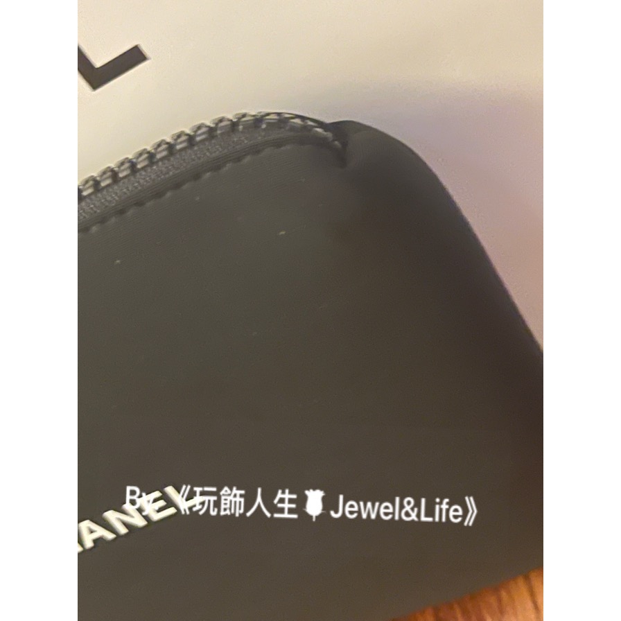 品牌VIP經典BEAUTE系列💯 超美 輕便 雙C Chanel 字母LOGO 粗拉鏈 太空棉防潑水材質 素面 化妝包-細節圖4