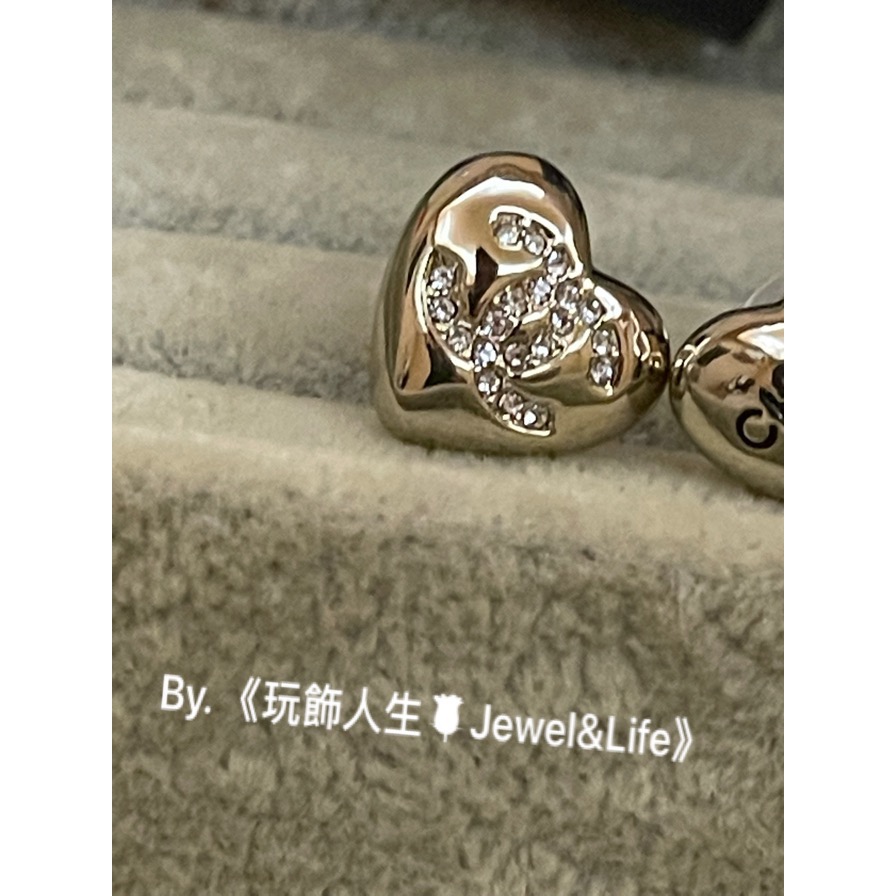 品牌經典💯 甜美 愛心 不對稱 淡金色 Chanel 黑色字母琺瑯 水鑽雙C 二手 造型 耳環-細節圖4