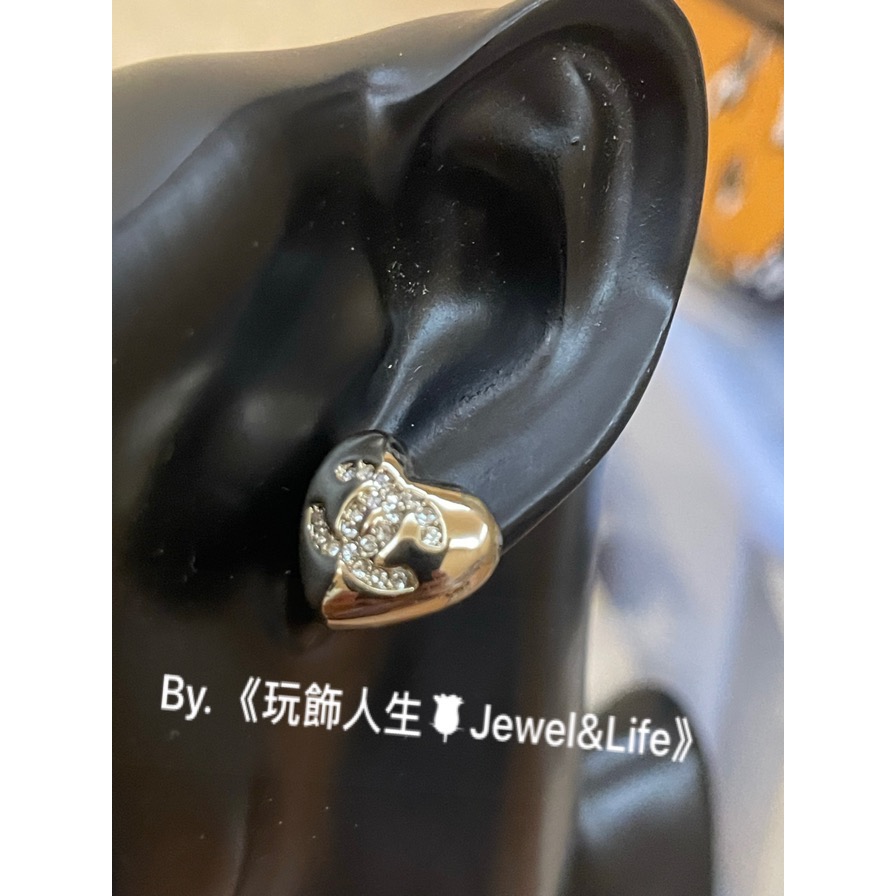 品牌經典💯 甜美 愛心 不對稱 淡金色 Chanel 黑色字母琺瑯 水鑽雙C 二手 造型 耳環-細節圖8