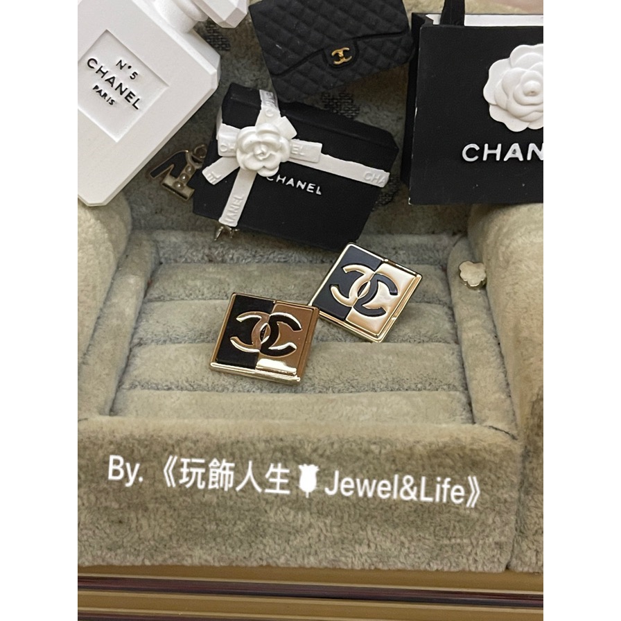 品牌經典💯 基本款 方形 超美 百搭 黑琺瑯 金色 Chanel 全金屬 雙C 大LOGO 二手 造型 耳環-細節圖7