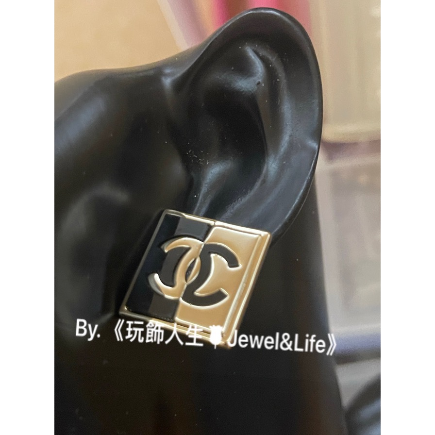 品牌經典💯 基本款 方形 超美 百搭 黑琺瑯 金色 Chanel 全金屬 雙C 大LOGO 二手 造型 耳環-細節圖8