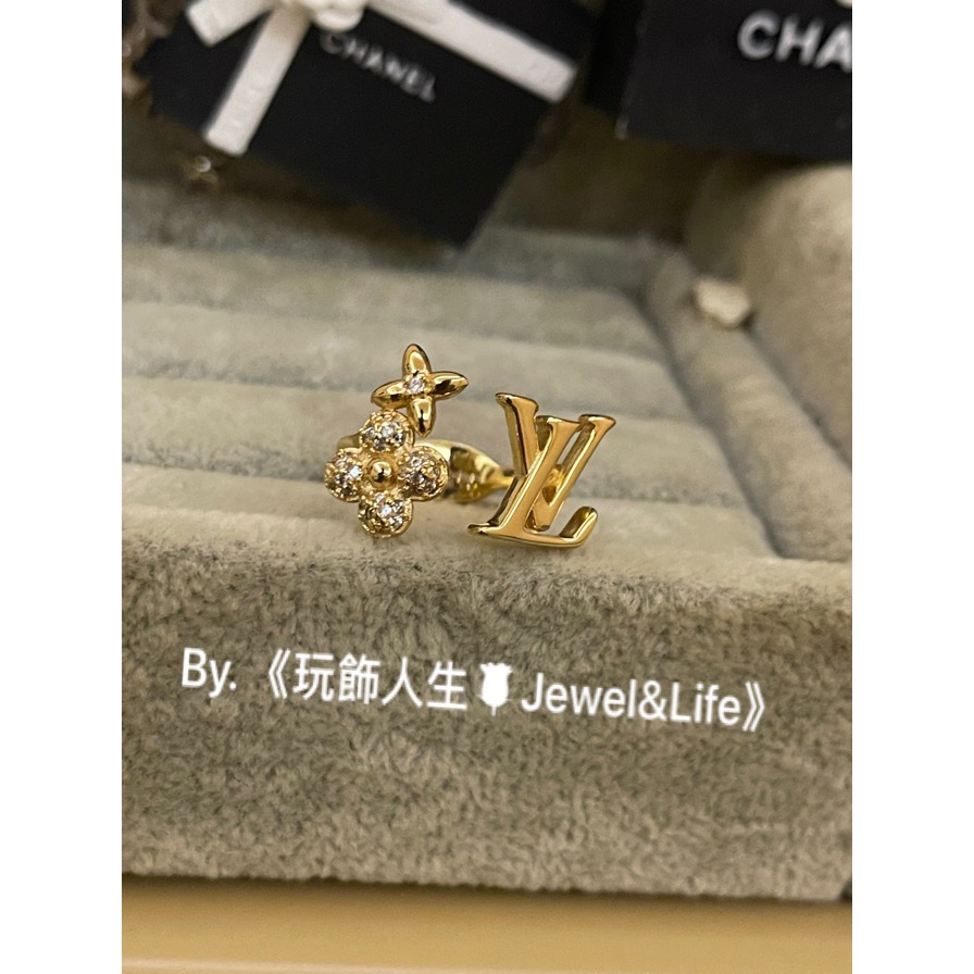 品牌系列💯Louis Vuitton LV 超美 經典 幸運草 水鑽 金屬字母LOGO 金色 二手 造型 開口戒 戒指-細節圖3