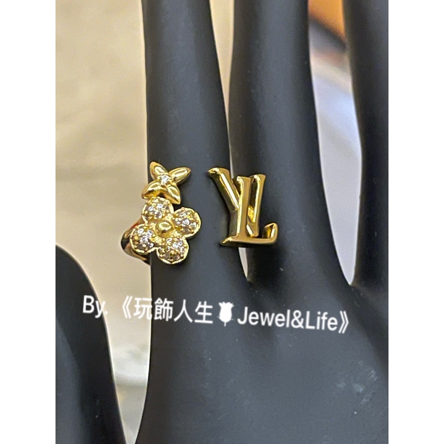 品牌系列💯Louis Vuitton LV 超美 經典 幸運草 水鑽 金屬字母LOGO 金色 二手 造型 開口戒 戒指-細節圖5