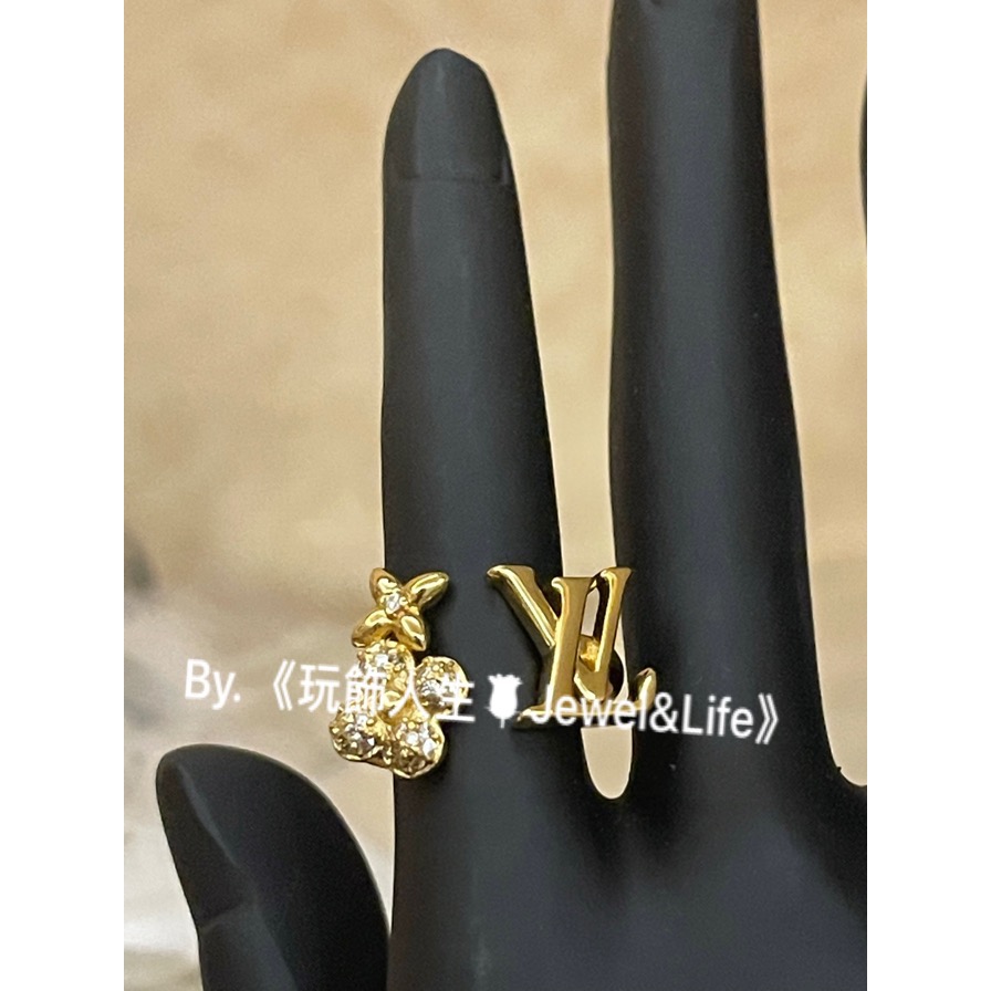 品牌系列💯Louis Vuitton LV 超美 經典 幸運草 水鑽 金屬字母LOGO 金色 二手 造型 開口戒 戒指-細節圖6