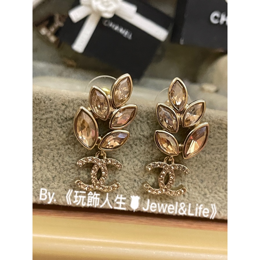 品牌推薦💯 超美 水滴落葉系列 香檳金色水鑽 Chanel 金屬淡金 垂墜雙C LOGO 二手 造型 耳環-細節圖2