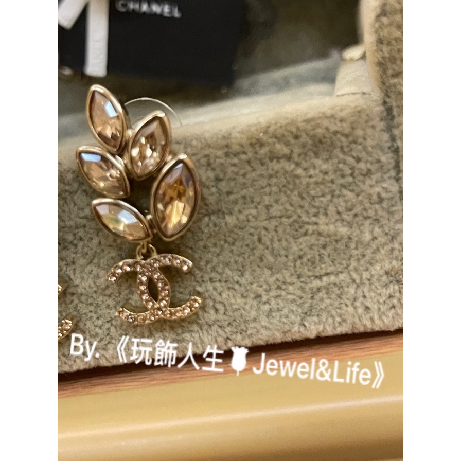 品牌推薦💯 超美 水滴落葉系列 香檳金色水鑽 Chanel 金屬淡金 垂墜雙C LOGO 二手 造型 耳環-細節圖6