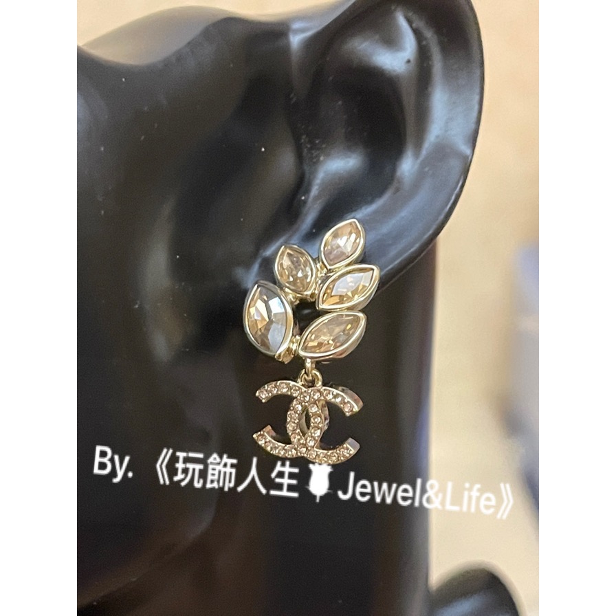 品牌推薦💯 超美 水滴落葉系列 香檳金色水鑽 Chanel 金屬淡金 垂墜雙C LOGO 二手 造型 耳環-細節圖9