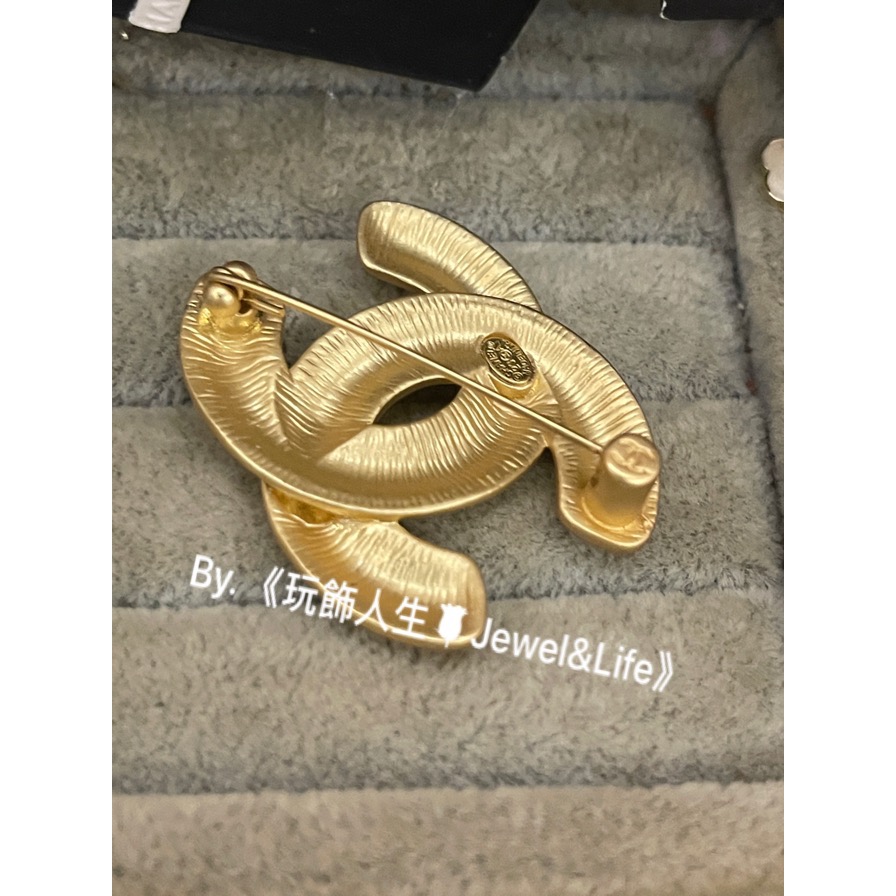 超美 百搭💯 Chanel 香奈兒 經典 菱格紋路 雙C 金色 二手造型 胸針 別針 徽章-細節圖6