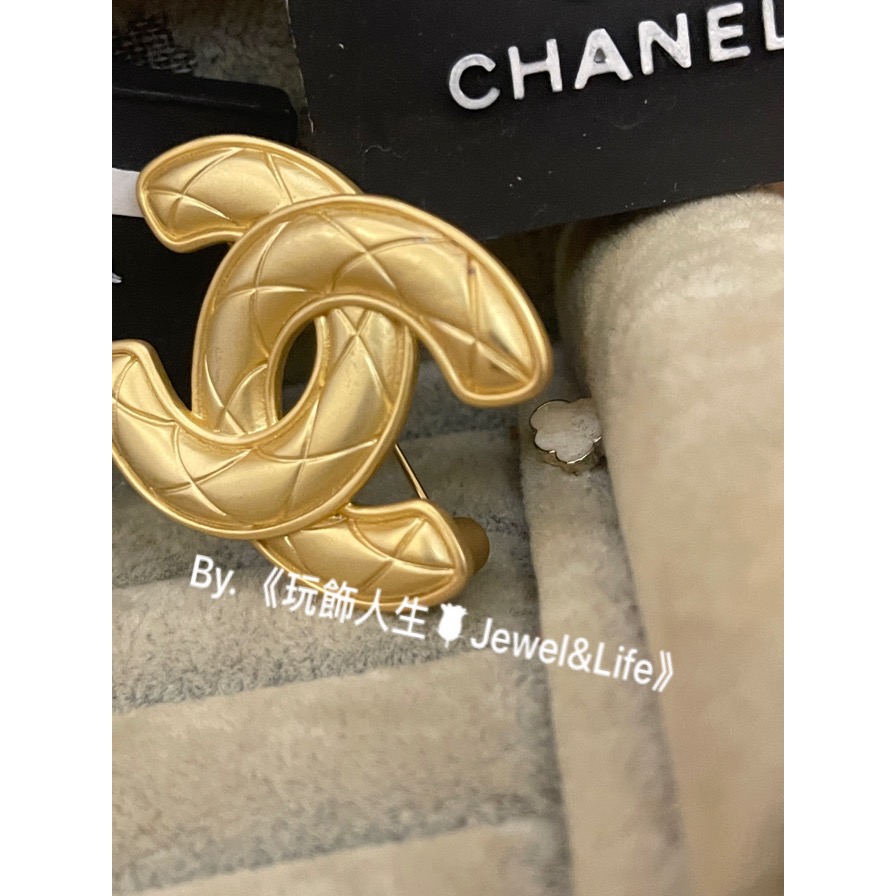 超美 百搭💯 Chanel 香奈兒 經典 菱格紋路 雙C 金色 二手造型 胸針 別針 徽章-細節圖9