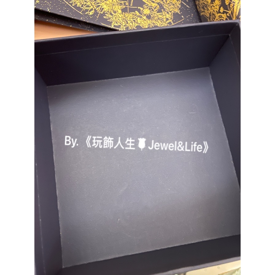 超美 Dior 藍色迷霧 紅李春桃 立體燙金 系列 CD 飾品盒、硬盒、多功能置物盒、擺飾、空盒、紙盒-細節圖6