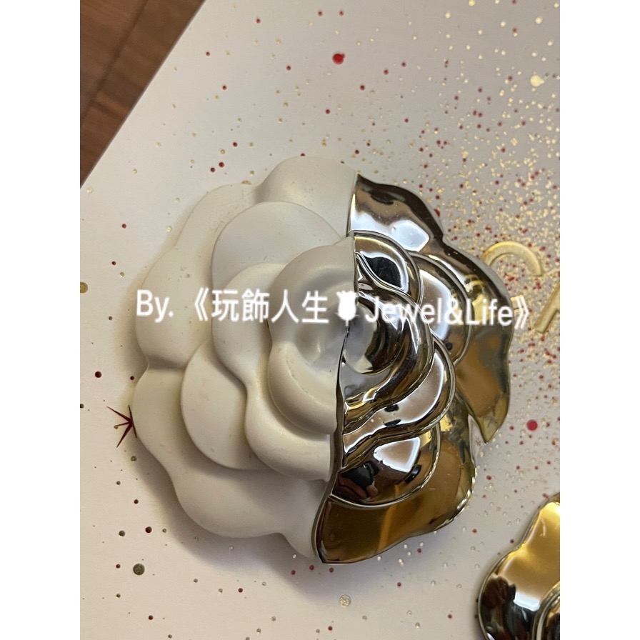 香奈兒 CHANEL 2020限量 銀白 壓克力 山茶花 裝飾-細節圖2
