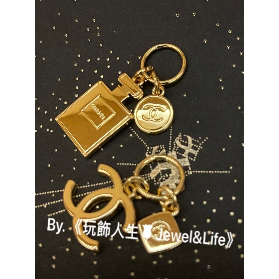 彩妝贈品系列💯2023 Chanel 新款聖誕限量 金色 經典 雙C 香水瓶 LOGO 吊飾 墜飾 DIY 手鍊 項鍊-細節圖5