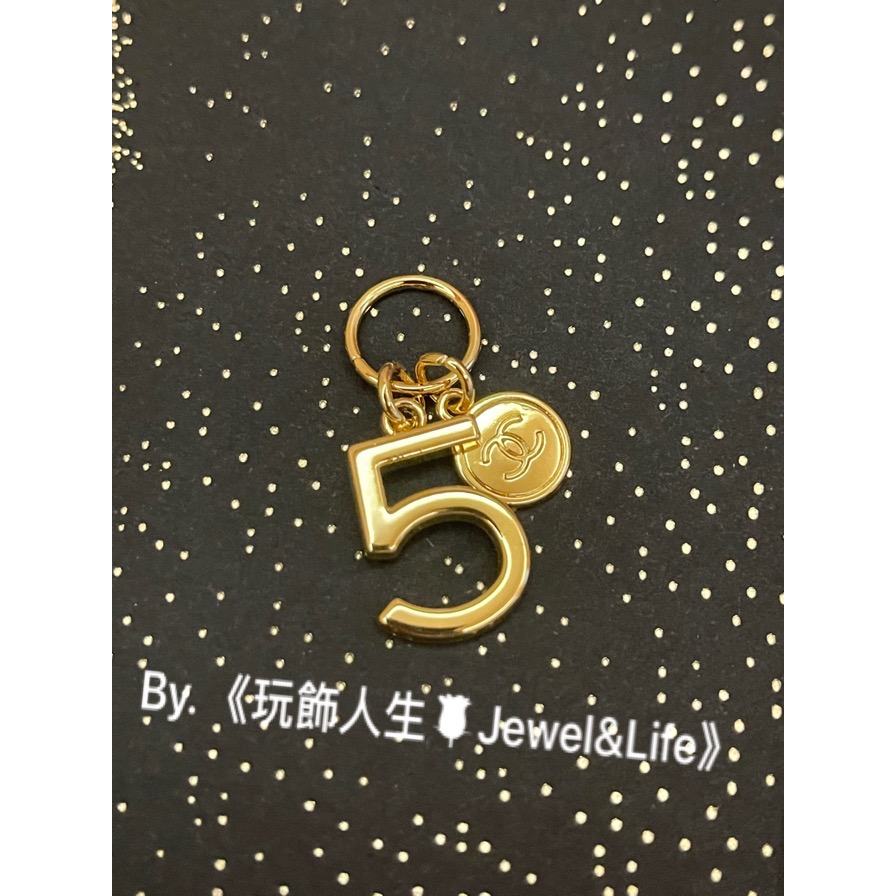 彩妝贈品系列💯2023 Chanel 新款聖誕限量 金色 經典 雙C 香水瓶 LOGO 吊飾 墜飾 DIY 手鍊 項鍊-細節圖9