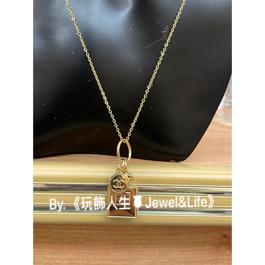 彩妝贈品系列💯2023 Chanel 新款聖誕限量 金色 經典 雙C 香水瓶 LOGO 吊飾 墜飾 DIY 手鍊 項鍊-細節圖10