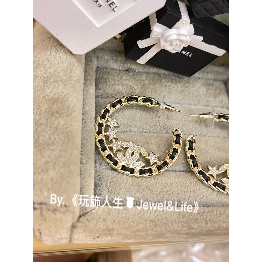 CHANEL 香奈兒 超美 黑色皮穿鍊 半圓 流星系列 水鑽 淡金色 二手 造型 耳環-細節圖2