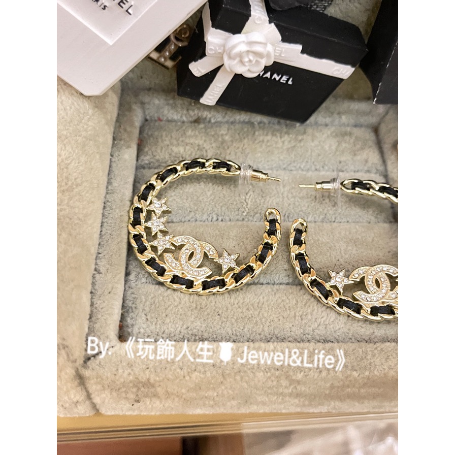 CHANEL 香奈兒 超美 黑色皮穿鍊 半圓 流星系列 水鑽 淡金色 二手 造型 耳環-細節圖3