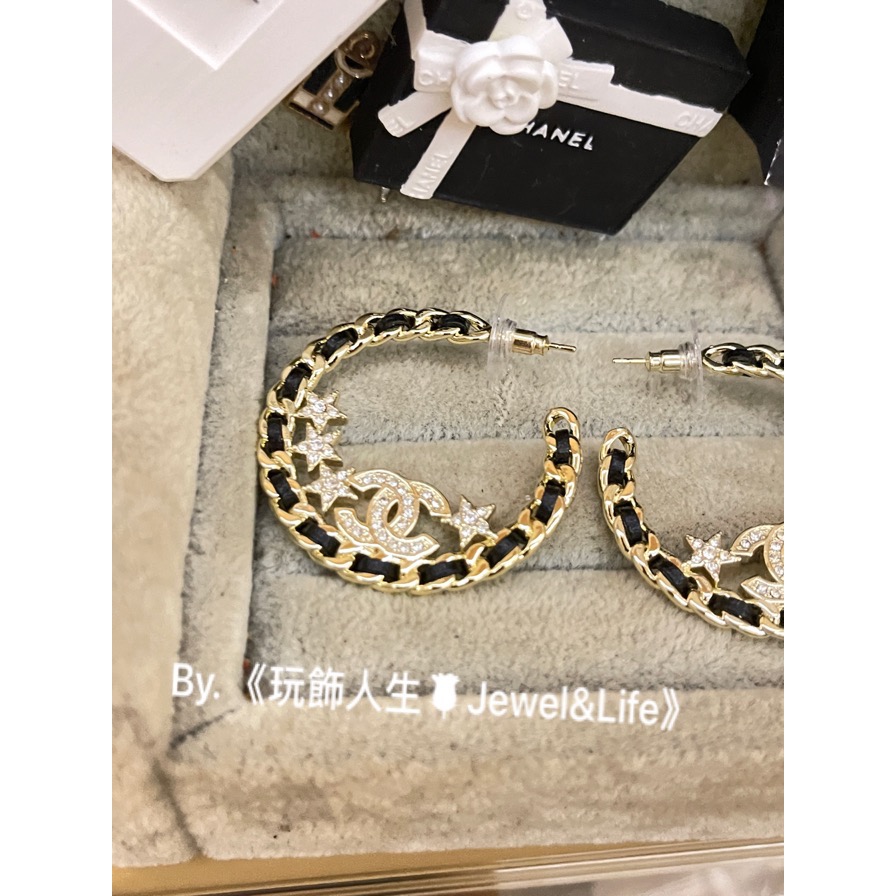 CHANEL 香奈兒 超美 黑色皮穿鍊 半圓 流星系列 水鑽 淡金色 二手 造型 耳環-細節圖4