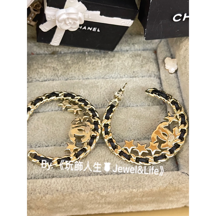 CHANEL 香奈兒 超美 黑色皮穿鍊 半圓 流星系列 水鑽 淡金色 二手 造型 耳環-細節圖9