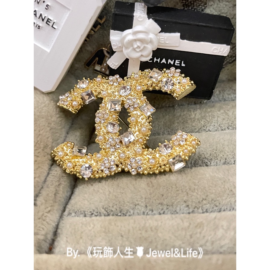 CHANEL 香奈兒 超美 金色 大LOGO 雙C 水鑽 二手 造型 胸針 別針 徽章-細節圖2