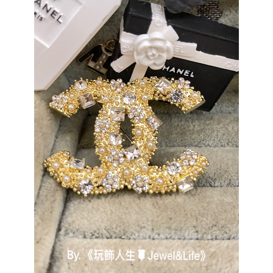 CHANEL 香奈兒 超美 金色 大LOGO 雙C 水鑽 二手 造型 胸針 別針 徽章-細節圖3