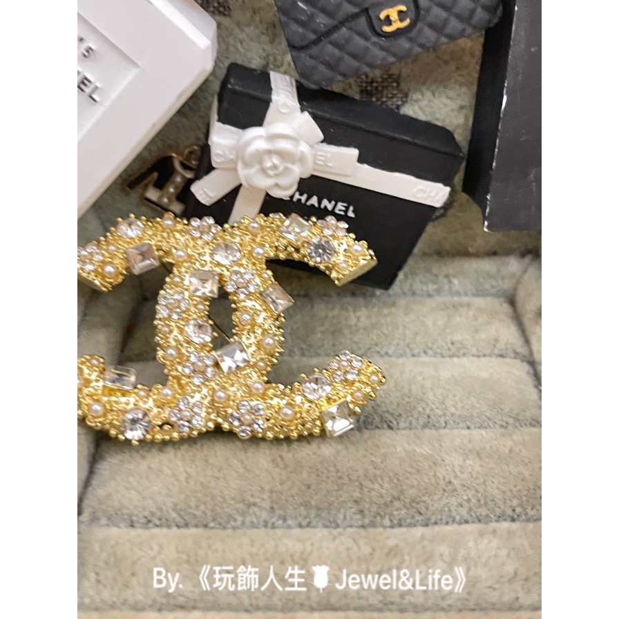 CHANEL 香奈兒 超美 金色 大LOGO 雙C 水鑽 二手 造型 胸針 別針 徽章-細節圖5