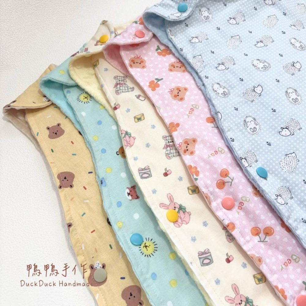 全館現貨!限時優惠🔥鴨鴨手作｜車車/恐龍/兔子/小熊/玩具/0-2歲 防踢背心 防踢被 豆絨背心 寶寶背心 被子 嬰兒被-細節圖2