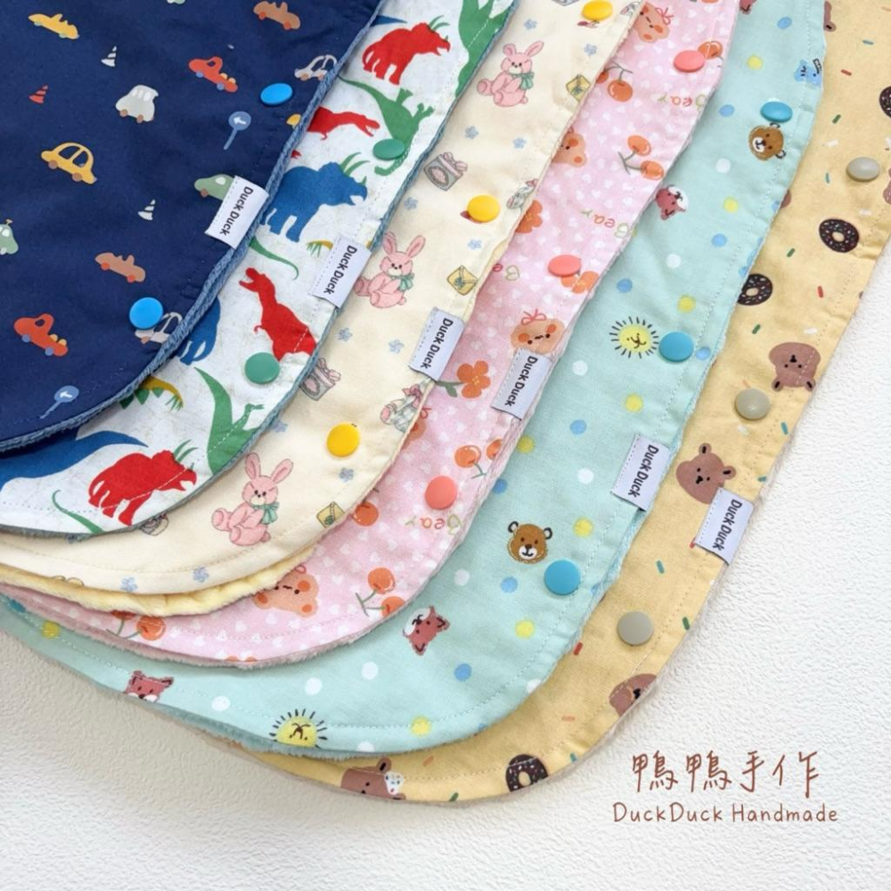 全館現貨!限時優惠🔥鴨鴨手作｜車車/恐龍/兔子/小熊/玩具/0-2歲 防踢背心 防踢被 豆絨背心 寶寶背心 被子 嬰兒被-細節圖3