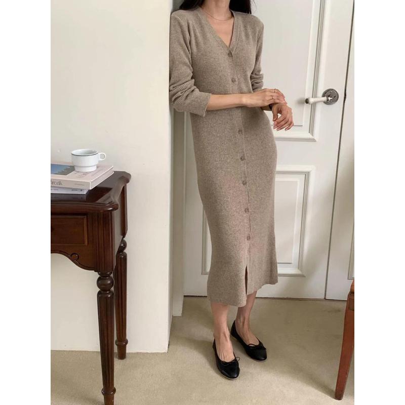 v領合身排釦小女人針織長洋裝-細節圖6