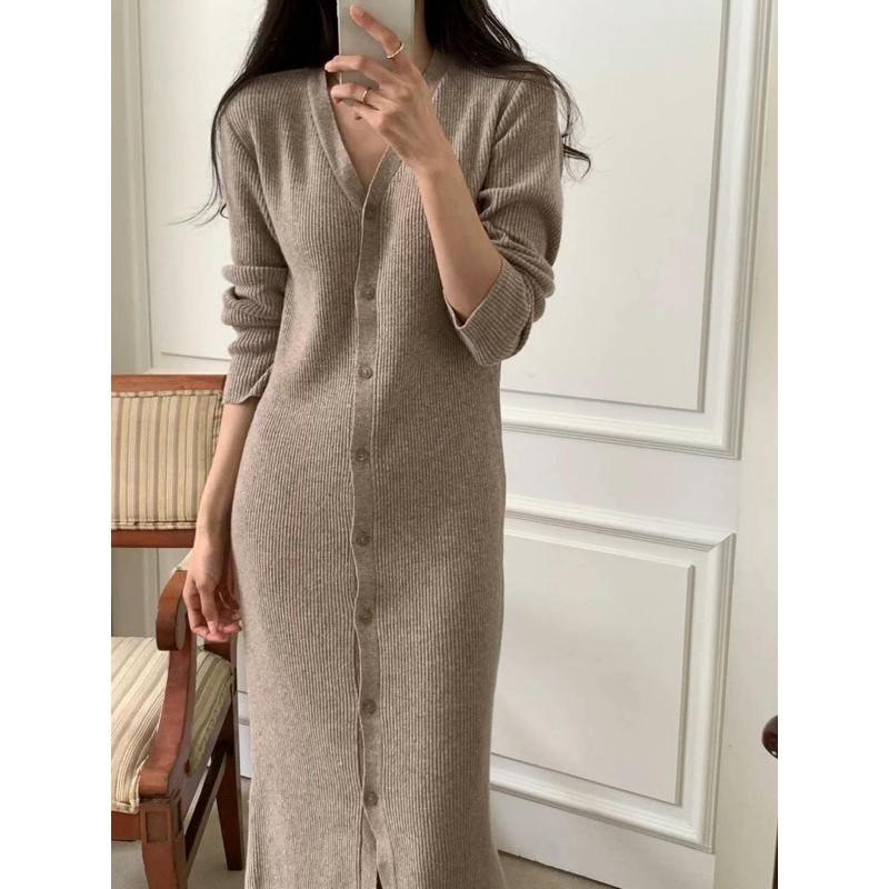 v領合身排釦小女人針織長洋裝-細節圖7