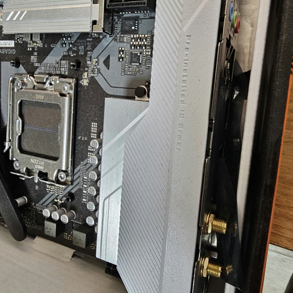 GIGABYTE 技嘉 B650M GAMING WIFI AM5 主機板 二手-細節圖2