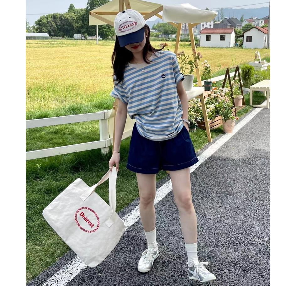 奈看服飾/100%棉 刺繡M字母baby藍條紋寬鬆Tee 短袖/T恤 上衣-細節圖2