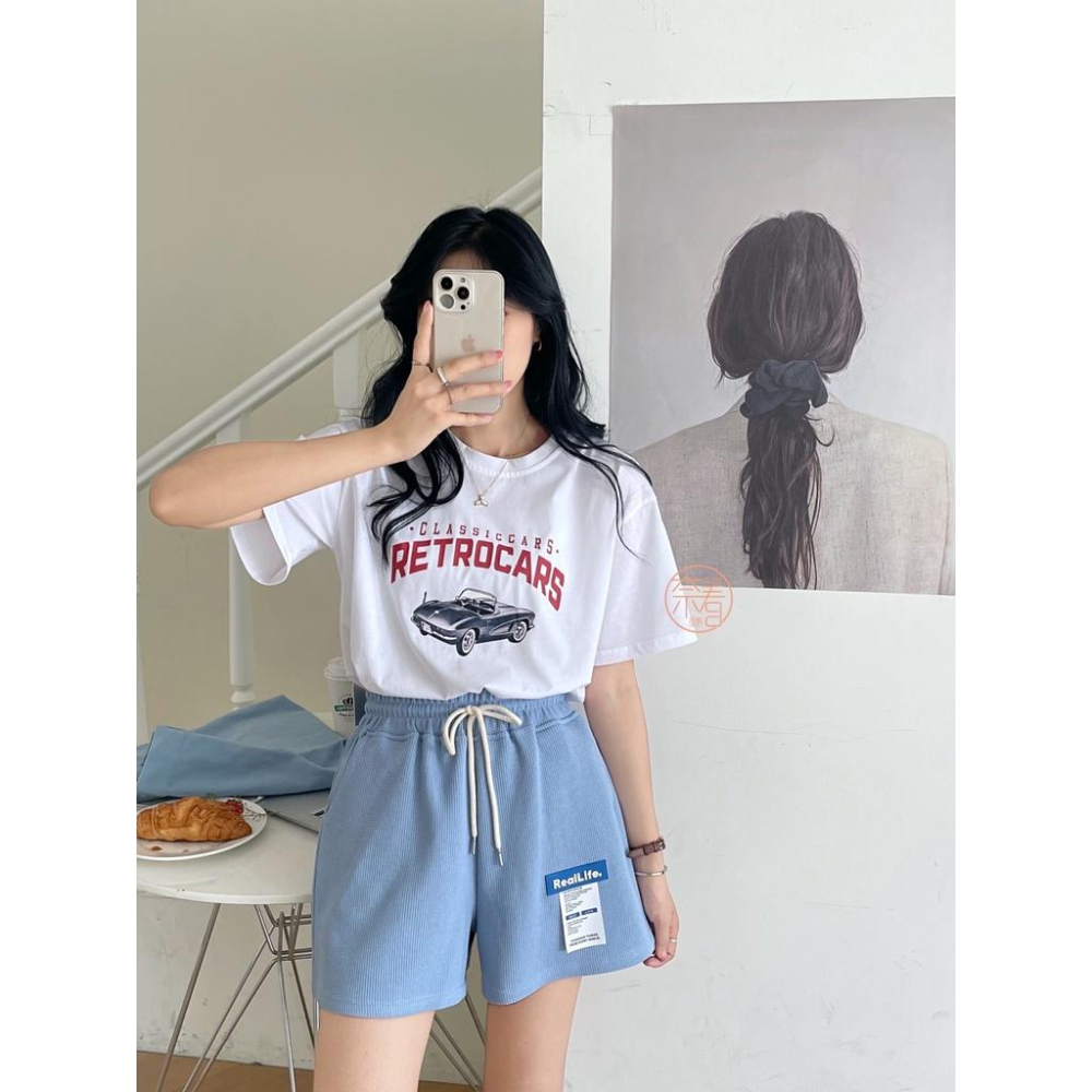 奈看服飾/贏在材質!舒服鬆餅格紋車標小鳥腿休閒鬆緊腰短褲-細節圖2