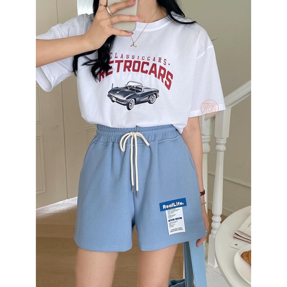 奈看服飾/贏在材質!舒服鬆餅格紋車標小鳥腿休閒鬆緊腰短褲-細節圖6