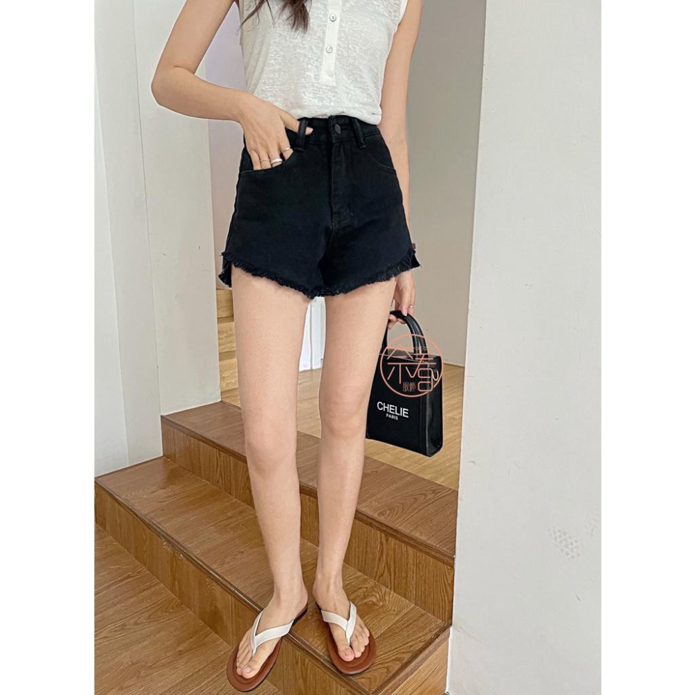 奈看服飾/現貨 韓風特別款撕邊丹寧牛仔熱褲 心機小挖空側邊牛仔短褲 短褲二色可選-細節圖8