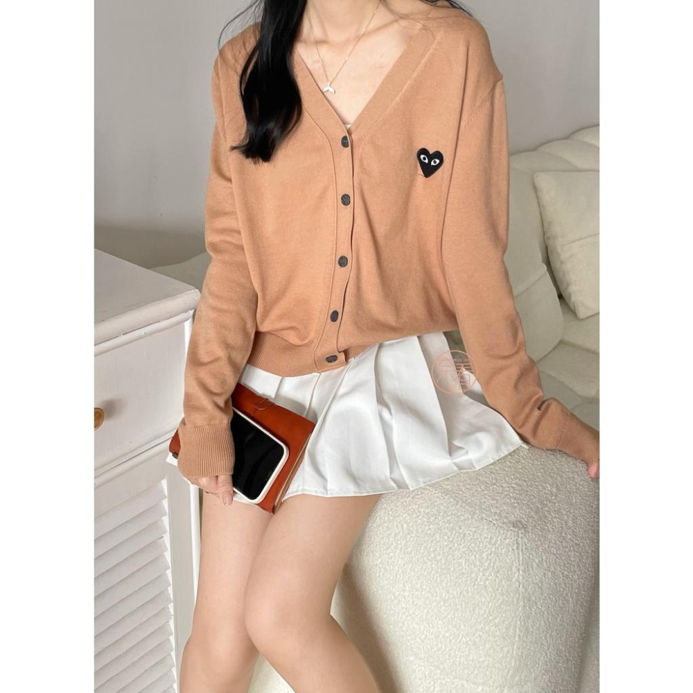 奈看服飾/早秋~可愛小愛心中等厚度軟呼呼三色開衫 百搭款-細節圖3