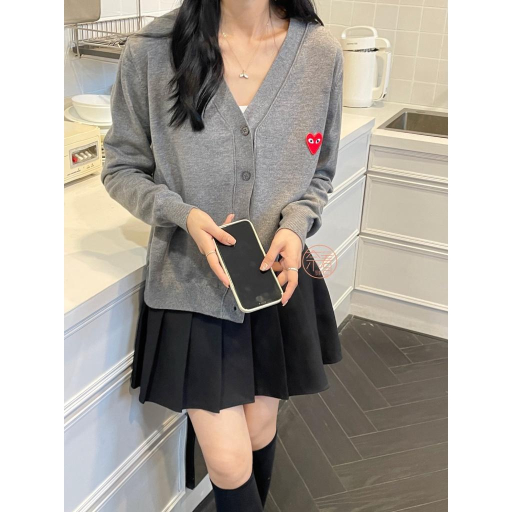 奈看服飾/早秋~可愛小愛心中等厚度軟呼呼三色開衫 百搭款-細節圖5