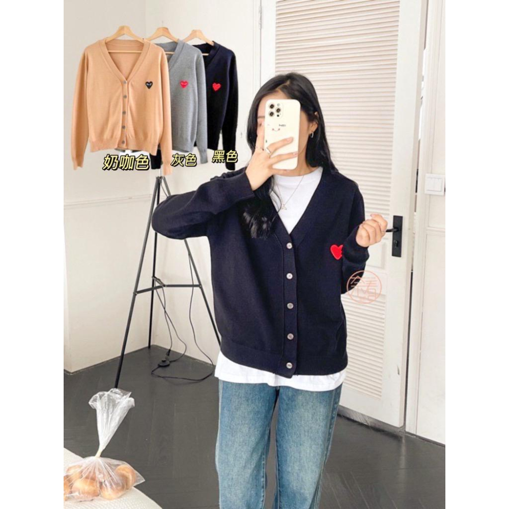 奈看服飾/早秋~可愛小愛心中等厚度軟呼呼三色開衫 百搭款-細節圖9