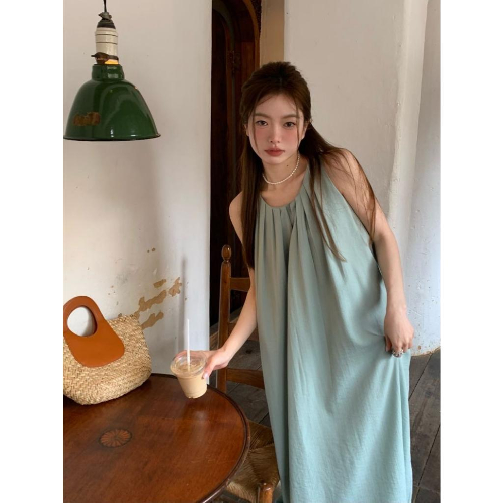 奈看服飾/唯美氣質必買款 美翻baby藍掛脖洋裝裙 度假休閒裙-細節圖2