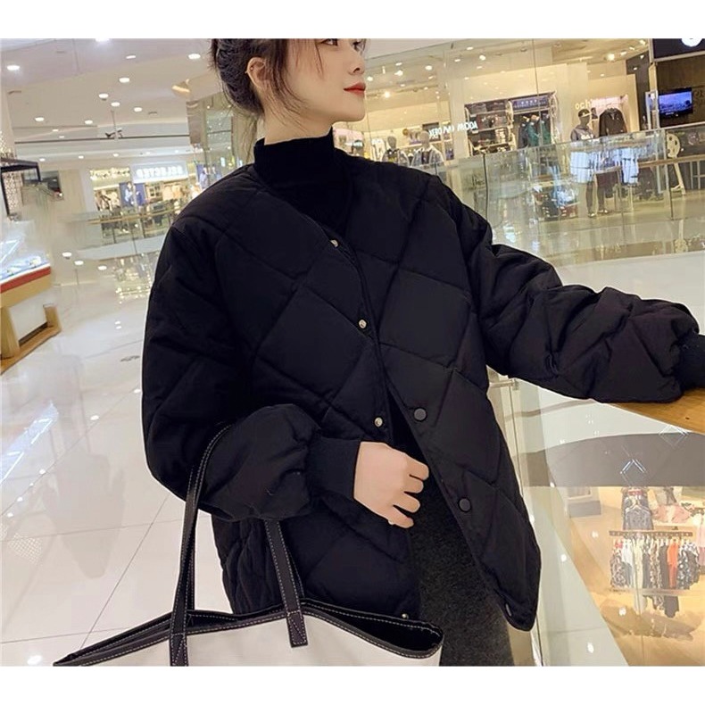 〖奈看服飾〗秋冬設計感 排扣菱格紋 Ｖ領羽絨外套-細節圖4