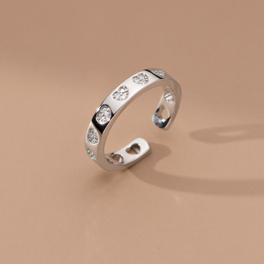 《真愛鍊Cherish 》S925純銀戒指  鑲嵌精美鋯石 愛心樣式的鋯石設計  兩個顏色都可以選擇 寬版的樣式-細節圖2