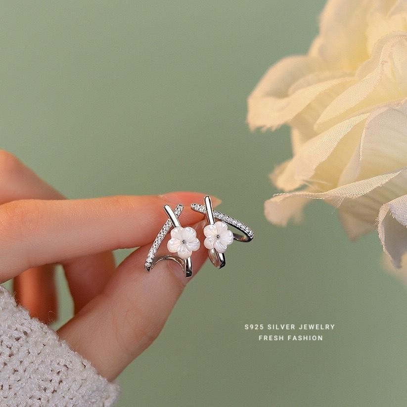 《真愛鍊Cherish 》S925通體純銀耳環 貝殼花朵有弧度的設計微鑲鋯石 銀樓銀飾-細節圖2