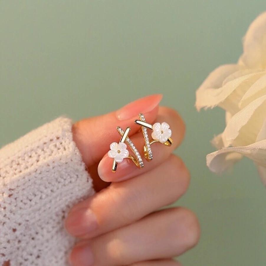 《真愛鍊Cherish 》S925通體純銀耳環 貝殼花朵有弧度的設計微鑲鋯石 銀樓銀飾-細節圖9